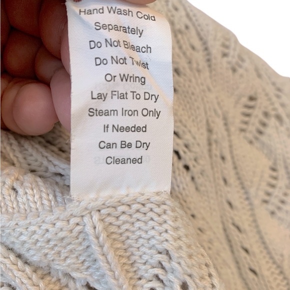 Cabi Women’s Beige Circle Cable Knit Cardigan Sweater. Size L - Picture 10 of 12